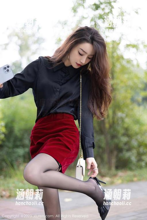 秀人网 - 唐翩翩的女友，全套图片——小心，这可不是你想象的那么简单！