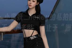 秀人网 – 小蛮妖_honey的私拍腿部秀：美足不止于光影，何止于“脚”！