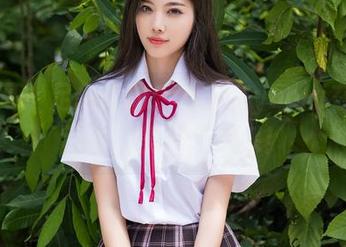 秀人网 – 足尖舞动：林文文yooki在线展示的“美足”风采！