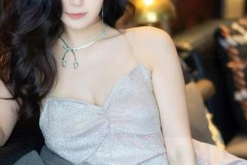 秀人网 – 图集里艾希儿水手服的每张图片都让我有点困惑，难道这就是所谓的精选？