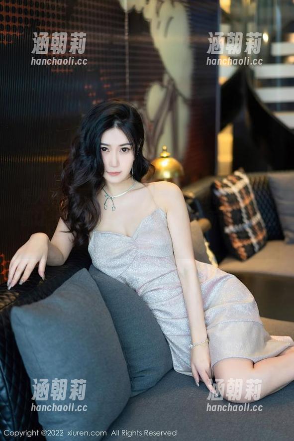 秀人网-艾希儿 秀人网 - 图集里艾希儿水手服的每张图片都让我有点困惑,难道这就是所谓的精选?