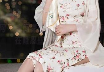 秀人网 – 赤间菀枫的秘书之路：原图好像在隐忍些什么，哈哈！