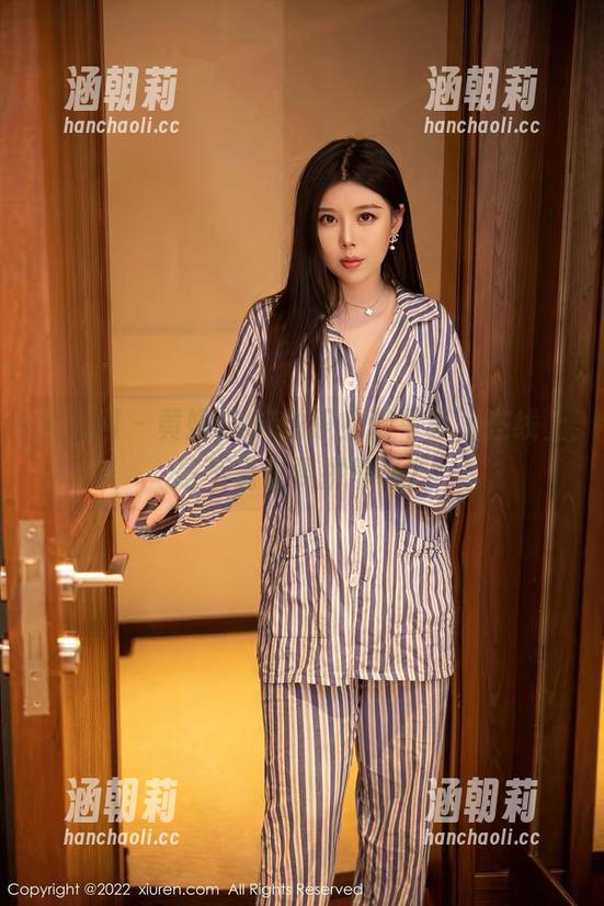秀人网-黄婧GIGI 秀人网 - 黄婧GIGI的职业装写真,在线上是不是也要拼气场?