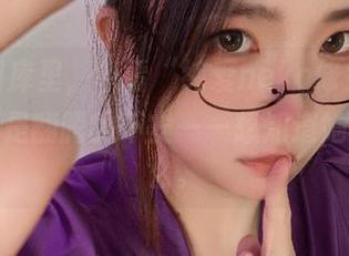 精选图库里，单看“纯爱neko修女”，心里却是翻腾的不安——想知道她在想什么。