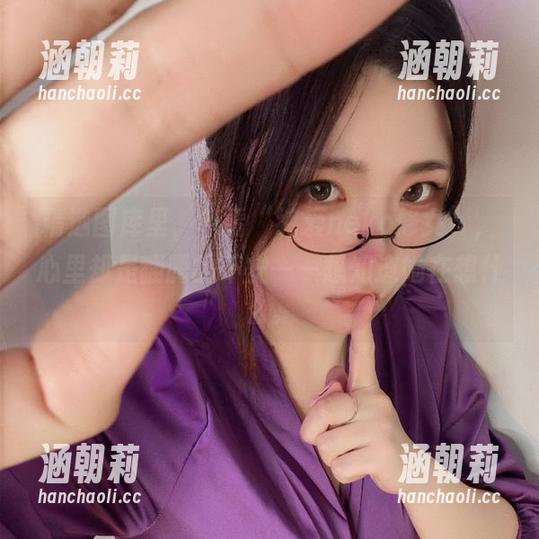精选图库里，单看“纯爱neko修女”，心里却是翻腾的不安——想知道她在想什么。