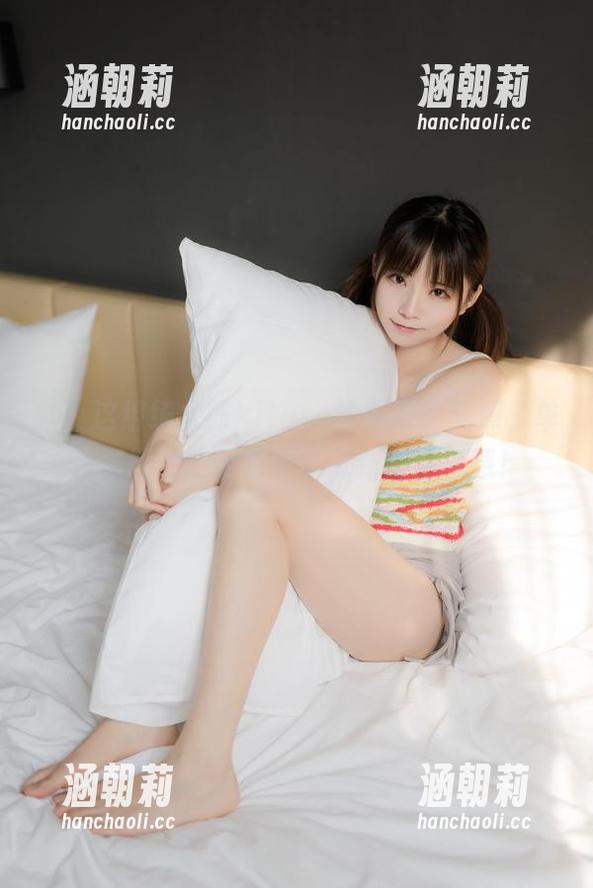 绮太郎kitaro 哇,这组绮太郎kitaro的原图私房照,单马尾居然能带来点小清新的空气感!