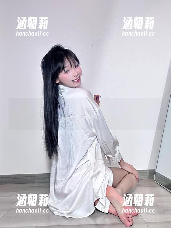 微密圈 - 聂傲娇的新力作：高跟套图让她在红色中疾走千里