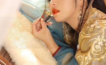 看苏嫣qvq的图包，裤里丝的细节好迷人，真想问她买的哪儿。