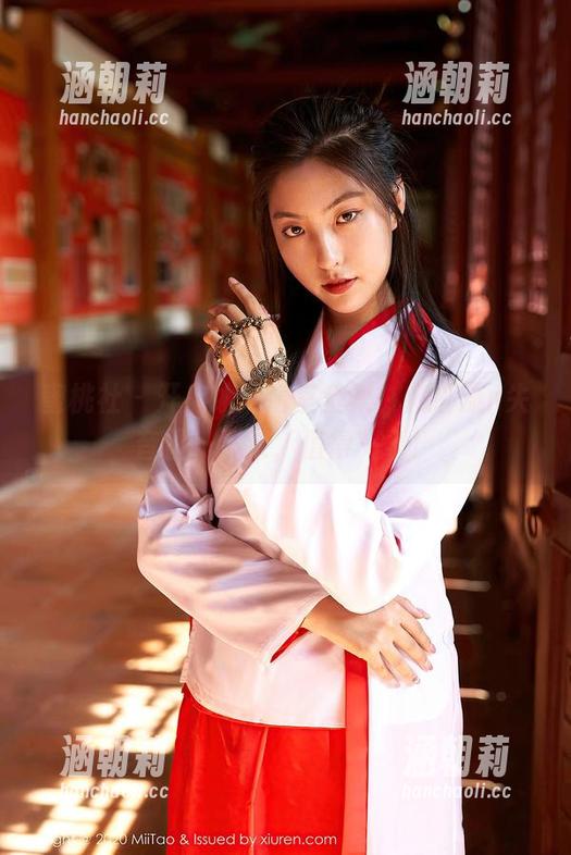 蜜桃社-冰露 蜜桃社 - 开启冰露浴室全集,几乎流n失音量…不过,值得一看!
