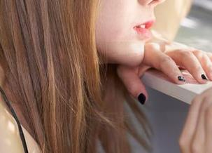 蜜桃社 – 真希女仆奇遇记：一堆免费照片等你来翻牌！