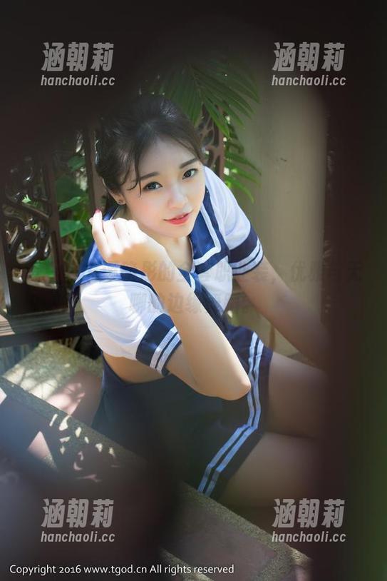 青豆客 - 谭晓彤的全套职业装，优雅与无聊的边缘舞蹈。