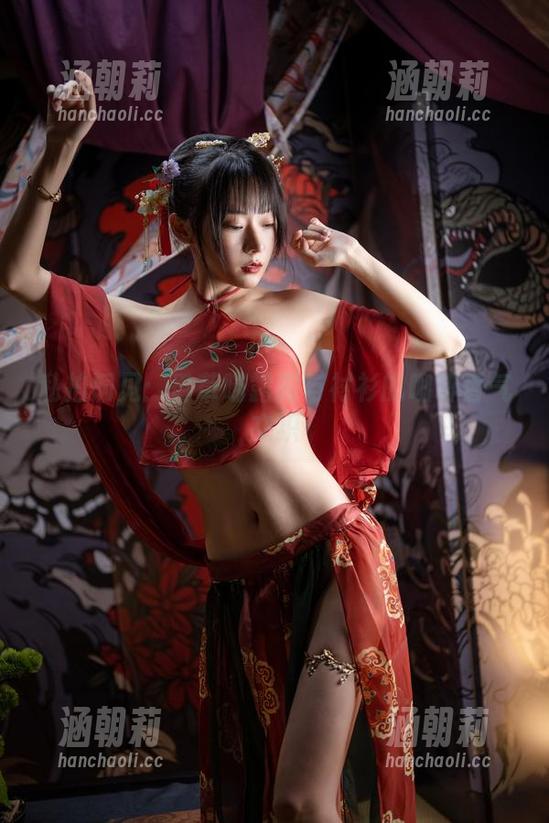 香草喵露露 私拍洞见:香草喵露露与衬衫的咖啡香气交织