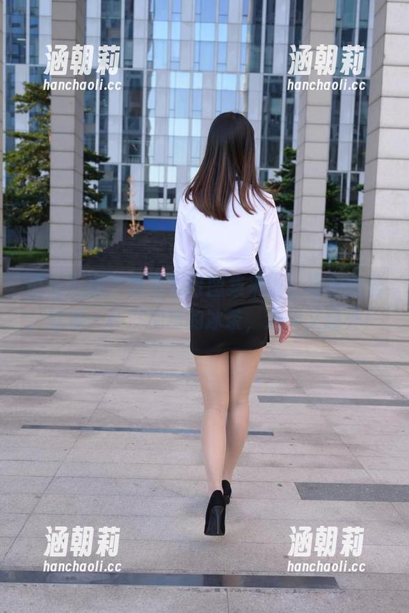 魔镜街拍 - 曼曼夏日图集来啦，福利翻倍，就像一杯没加糖的冰茶，清爽又意外！